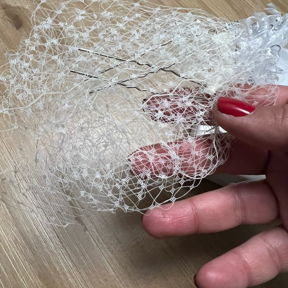 NEW Bridal net veil and embellished stone and pearl pin - Picture 2 of 4